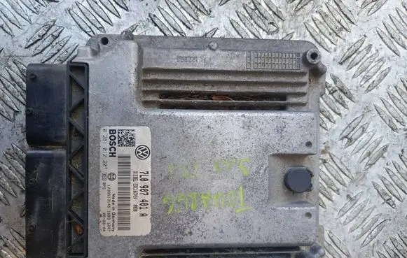Volkswagen Touareg I Engine control unit/module ECU 7L0907401A 1039S13145 0281012207