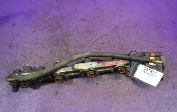 Ford Focus Fuel main line pipe 97MF-9H487-BA