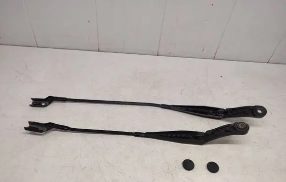 Front wiper blade arm