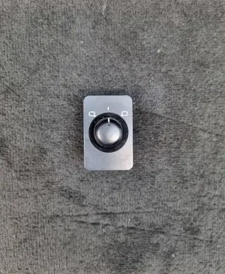 Wing mirror switch