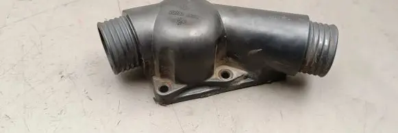 BMW 5 E34 Engine coolant pipe/hose 237418624