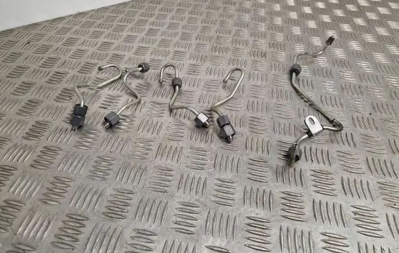 Nissan Qashqai+2 Fuel injector supply line/pipe 