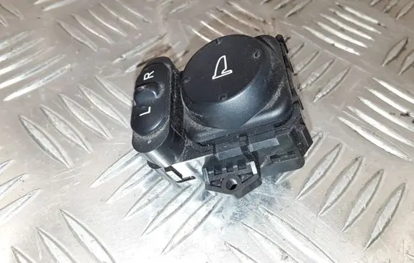 Wing mirror switch