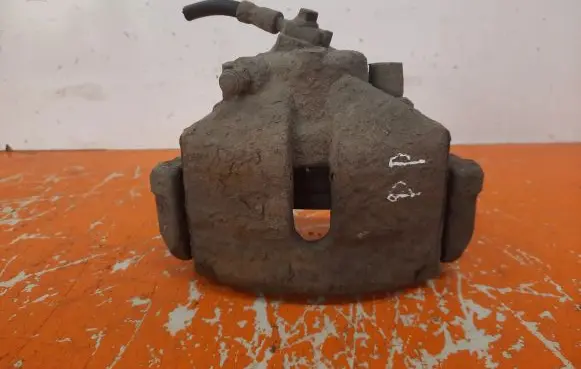 Volkswagen PASSAT B6 Front brake caliper