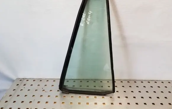 Toyota RAV 4 (XA20) Rear vent window glass 6818842020