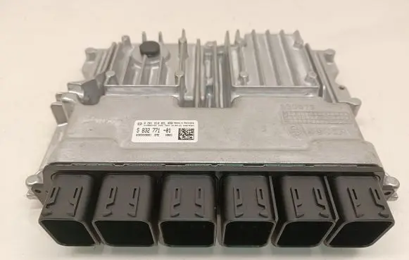 BMW 1 F40 Engine control unit/module 130070 5B32771