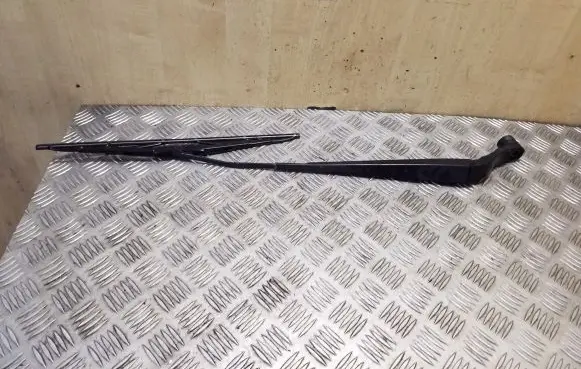 Nissan X-Trail T32 Front wiper blade arm