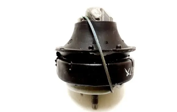 Volvo XC90 Engine mount bracket 8686517