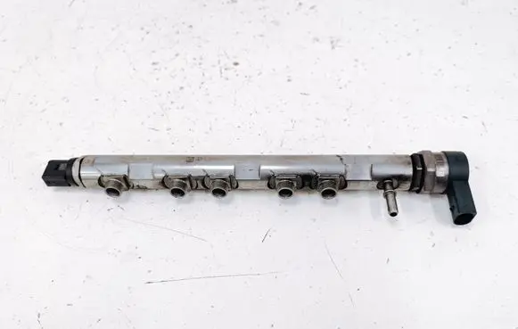 BMW 3 F30 F35 F31 Fuel main line pipe 7800601 0445214135 0281002949