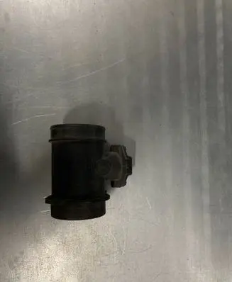 Volkswagen PASSAT B4 Mass air flow meter 0280217504 021906462