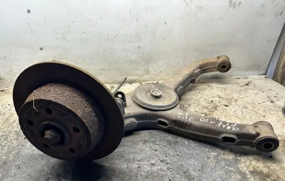 Mercedes-Benz Vito Viano W638 Rear wheel hub spindle/knuckle 