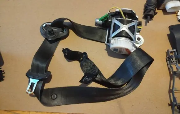 Skoda Roomster (5J) Front seatbelt 5J0857702B 34066168 050908Y12080800