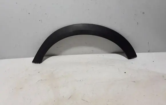 Fender trim (molding)