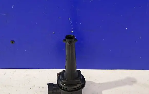High voltage ignition coil