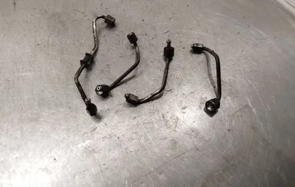 Fuel injector supply line/pipe