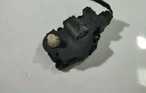 Citroen C4 Grand Picasso Air flap motor/actuator 412650750