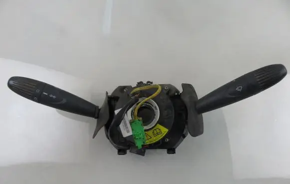 Wiper turn signal indicator stalk/switch