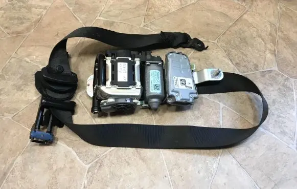 Mercedes-Benz E W212 Front seatbelt A2128606585
