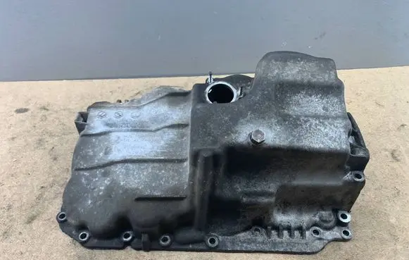 BMW 1 E81 E87 Oil sump 7797969 11137797969 11138510206