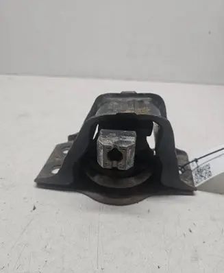 Renault Megane II Engine mount bracket 8200338372