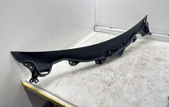 Tesla Model X Wiper trim 103624500F C0DER122433