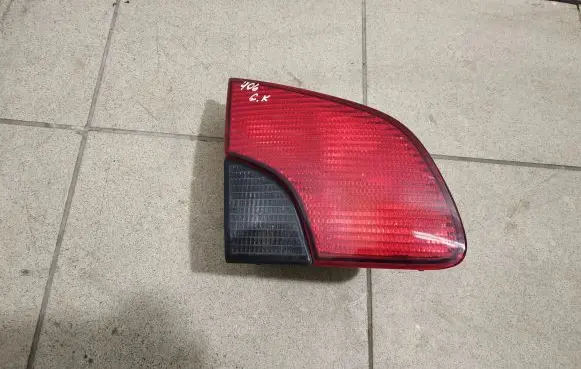 Peugeot 406 Tailgate rear/tail lights