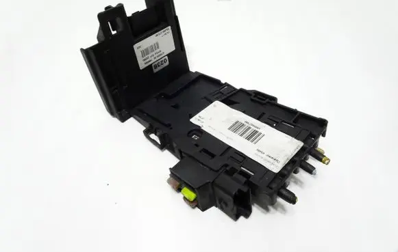 Peugeot 308 Fuse module 28236841 SW06A 140311