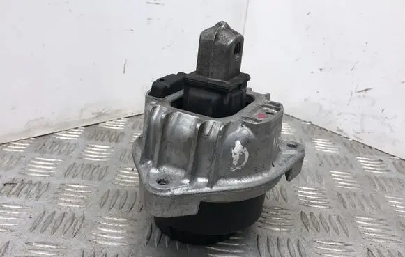 BMW 5 F10 F11 Engine mount bracket G2038310