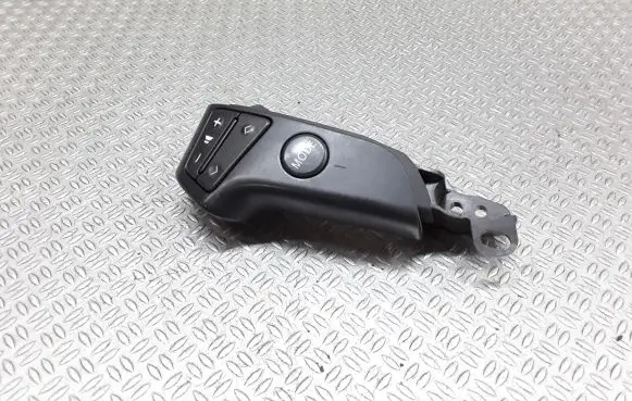 Toyota Avensis T250 Steering wheel buttons/switches 75B596