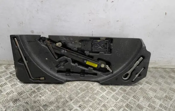 Mercedes-Benz ML W164 Tool set A1648990614