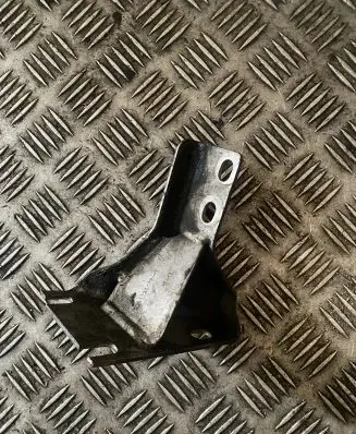 Nissan Juke I F15 Engine mounting bracket 208172811R