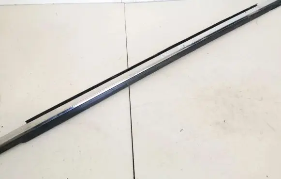 Chrysler Sebring (JS) Front door glass trim molding 