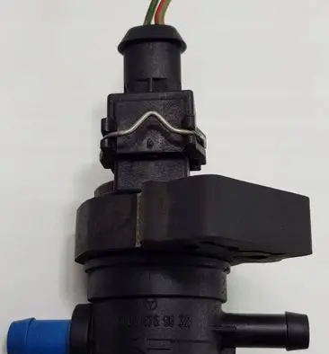 Mercedes-Benz E W211 Vacuum valve A0004769632