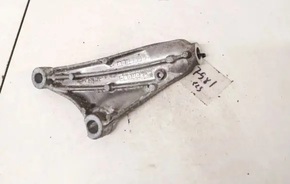 Honda Civic Engine mounting bracket