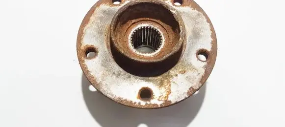 Rear wheel hub