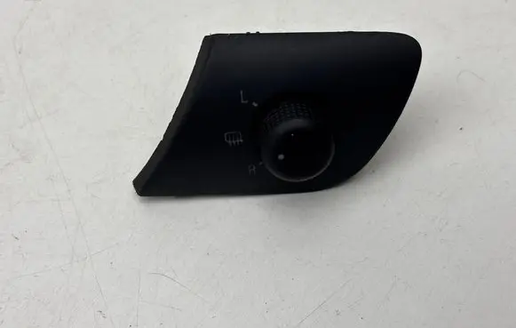 Wing mirror switch