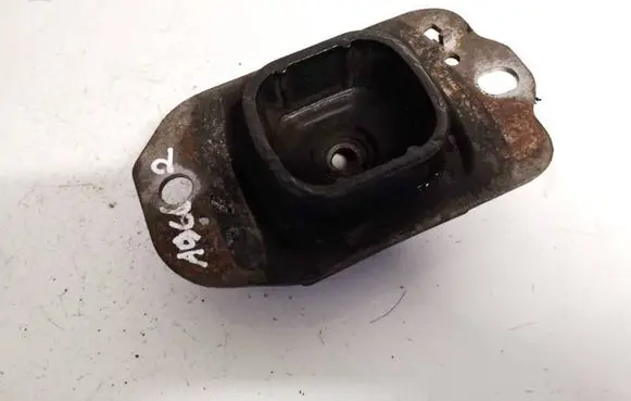 Renault Laguna III Engine mount bracket 8200277209 8200689120