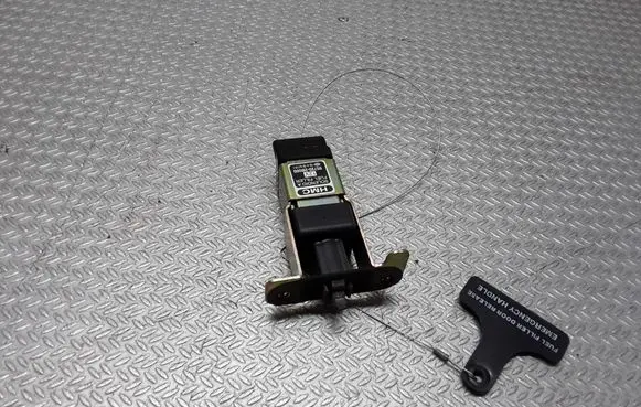 Fuel tank cap lock