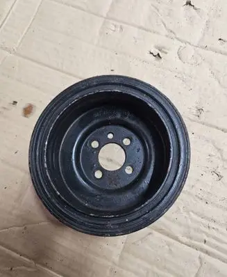 Volkswagen Golf VII Crankshaft pulley 04l105243v