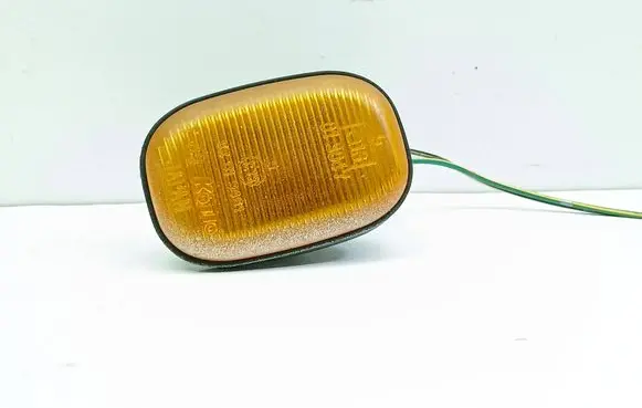 Toyota Avensis Verso Front fender indicator light 013047