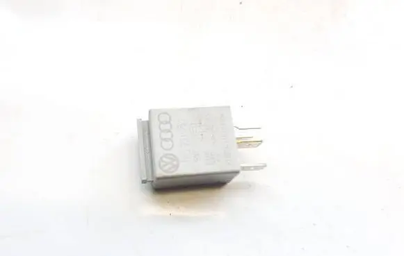 Volkswagen PASSAT B6 Other relay 1K0951253