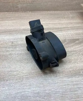 BMW 5 E39 Mass air flow meter 7787076 0928400468