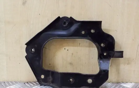 Toyota Avensis T270 Other engine bay part