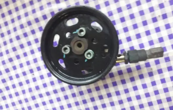 Skoda Octavia Mk1 (1U) Power steering pump 038145255A