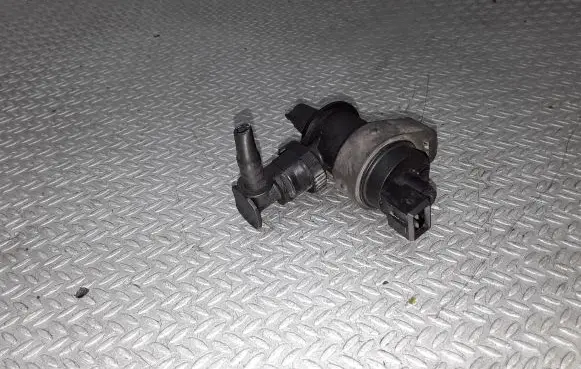 Volvo S80 Valve vacuum 31104896