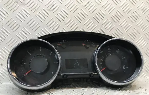 Peugeot 5008 Speedometer (instrument cluster) 9666175180