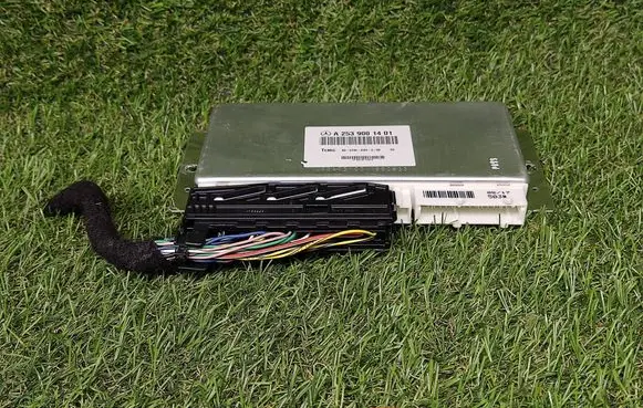 Mercedes-Benz GLC X253 C253 Air suspension control unit module (rear) A2539001401 982835 A2C7394581200