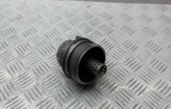 Toyota Avensis T250 Oil filter cover 156200R010