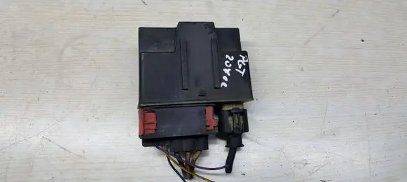 Peugeot 207 CC Glow plug pre-heat relay 018010951 9652021180