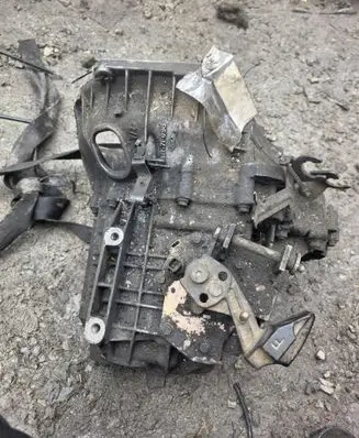 Ford Focus Manual 5 speed gearbox XS4R7F096